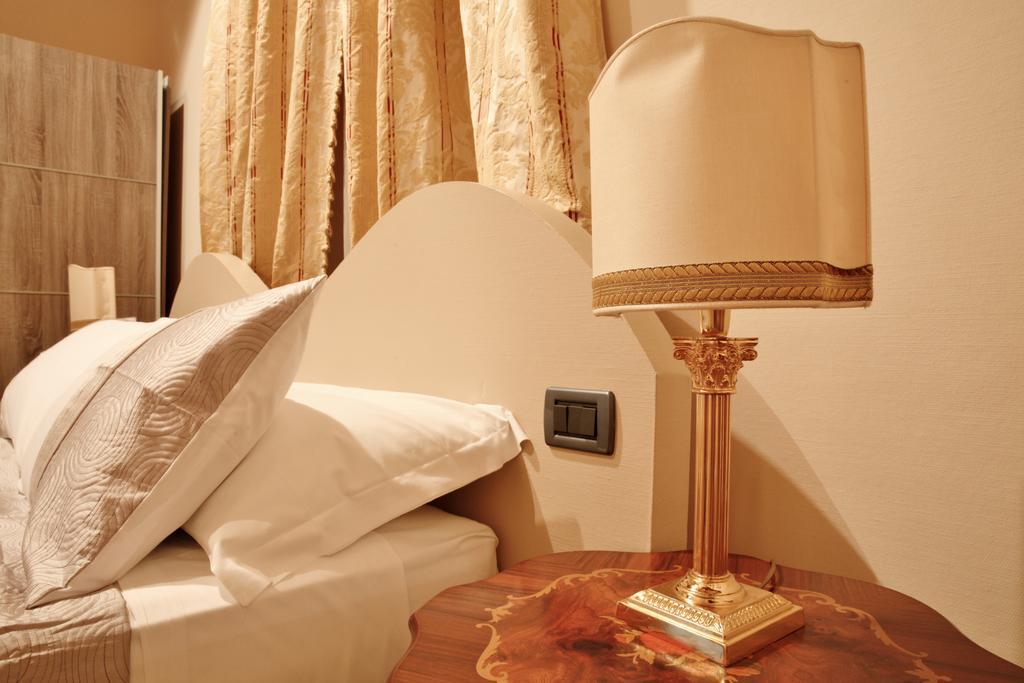 Lucca Relais Bed & Breakfast ภายนอก รูปภาพ