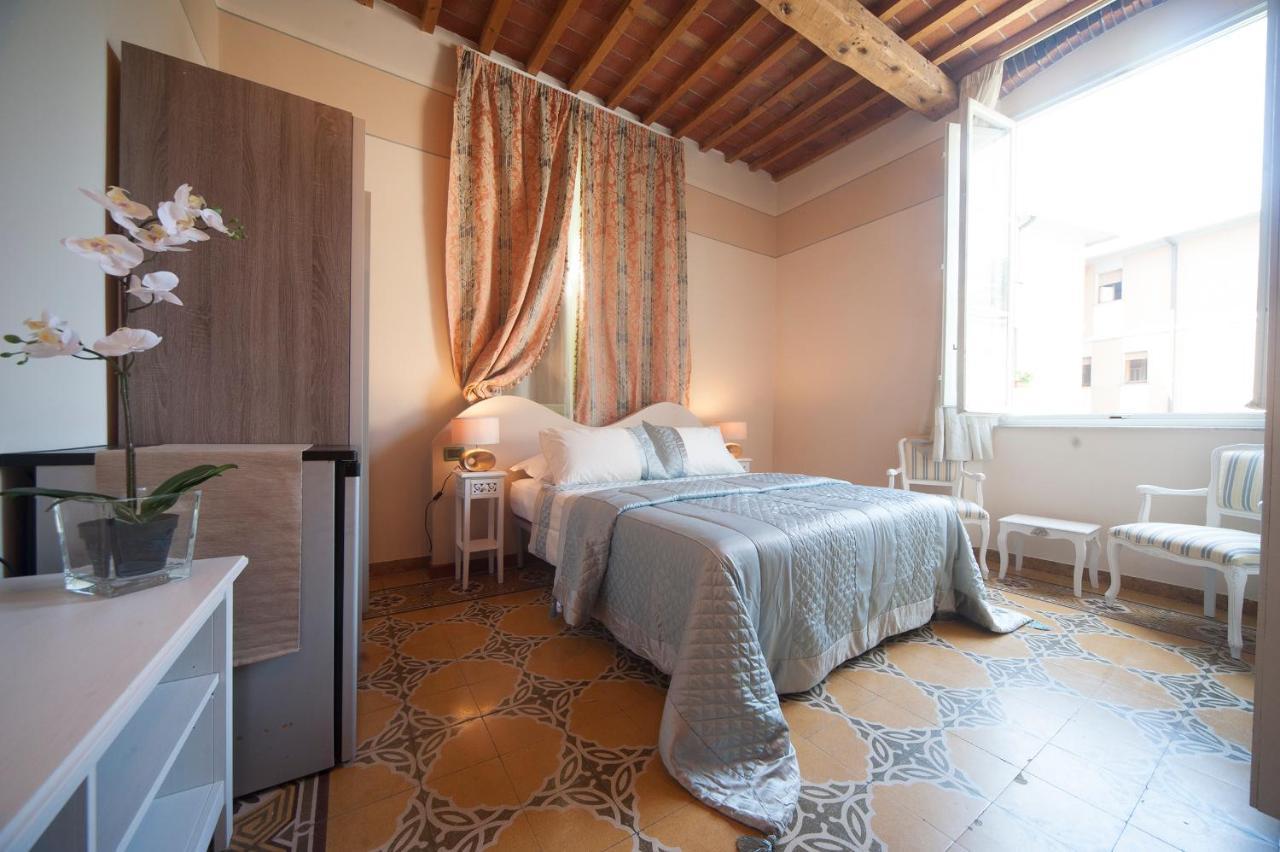 Lucca Relais Bed & Breakfast ภายนอก รูปภาพ