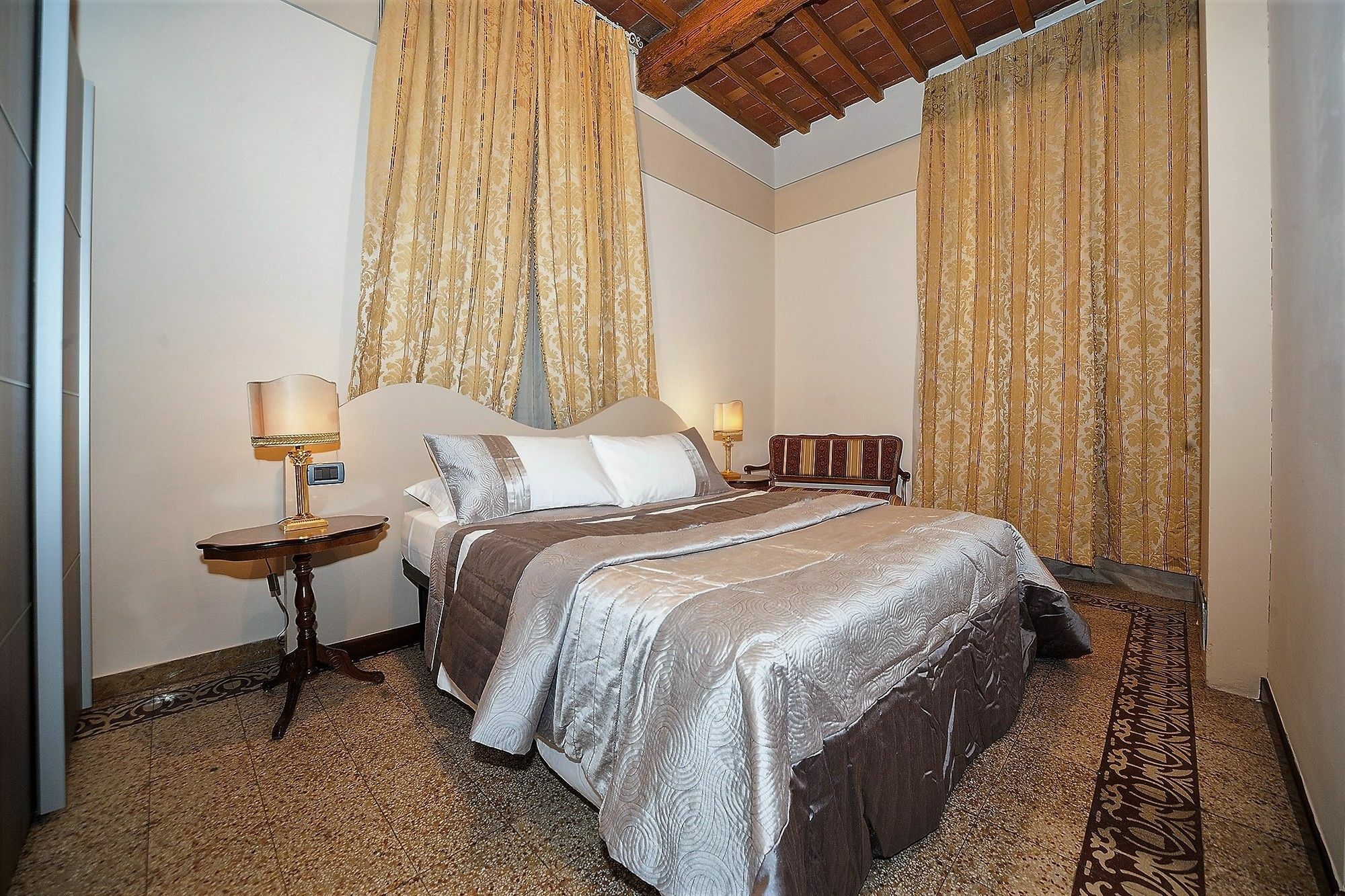 Lucca Relais Bed & Breakfast ภายนอก รูปภาพ