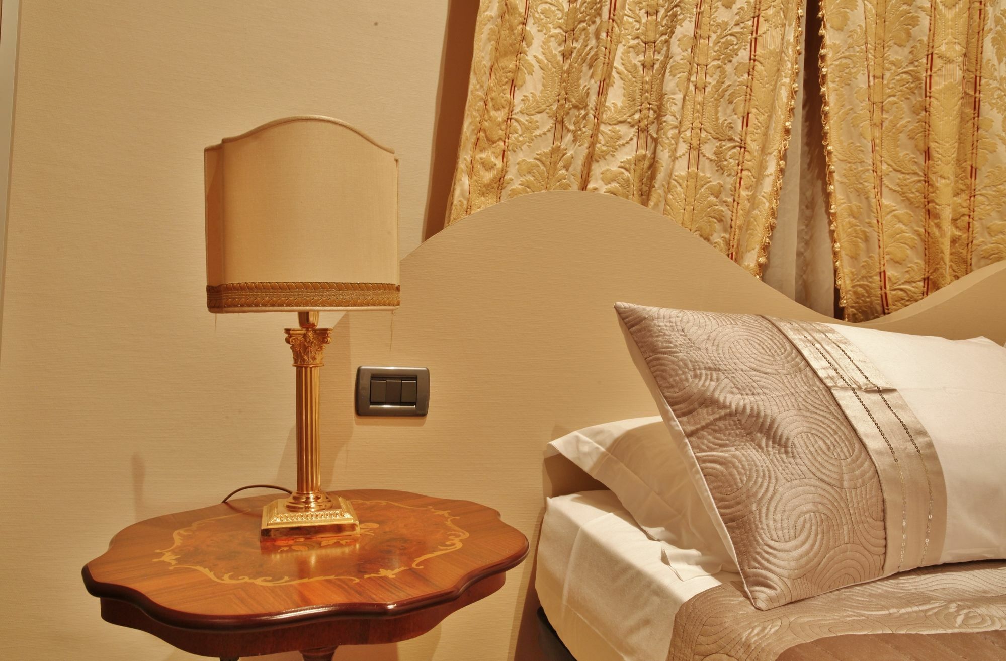 Lucca Relais Bed & Breakfast ภายนอก รูปภาพ